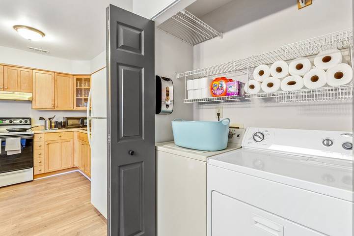 Apartment for 6 people, with balcony and yard as well as pool in Durham (NC)