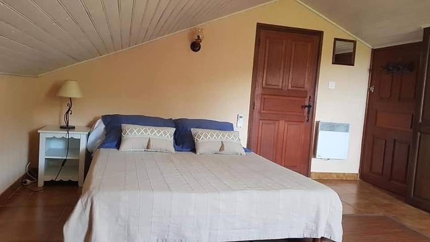 Gîte pour 4 personnes, avec Terrasse et Vue à Canari - 2