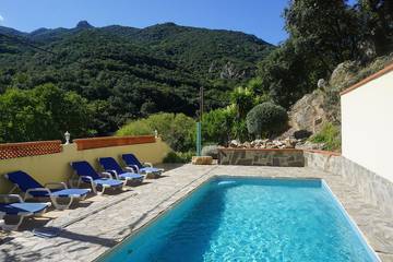 Location de vacances pour 9 personnes, avec balcon et jardin dans La Vallée Heureuse à Sorède