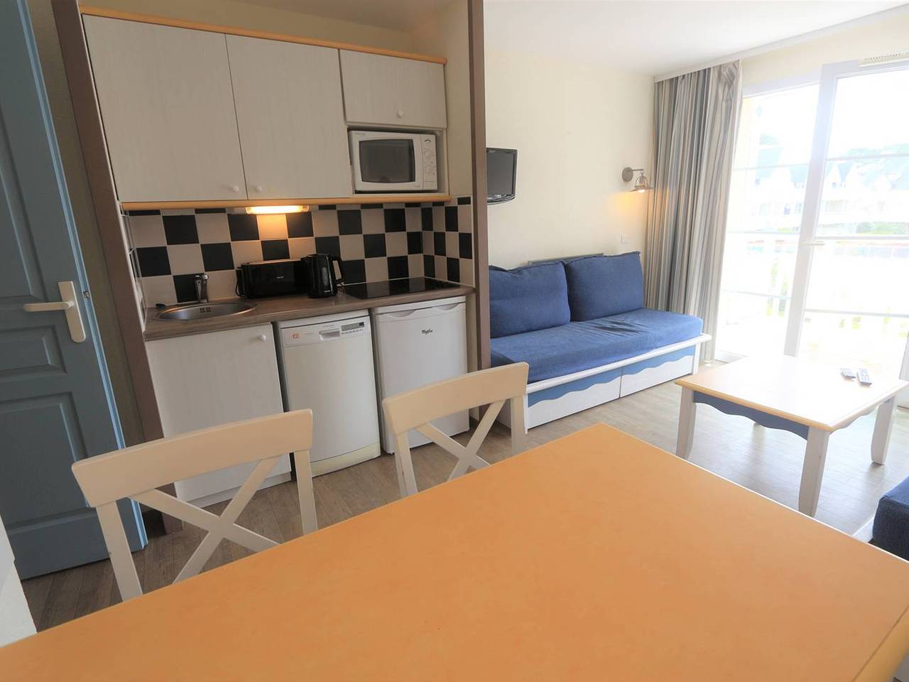 Appartement entier, Fouesnant, Appartement avec piscine chauffée, plage à pied in Fouesnant, Côte de Cornouaille