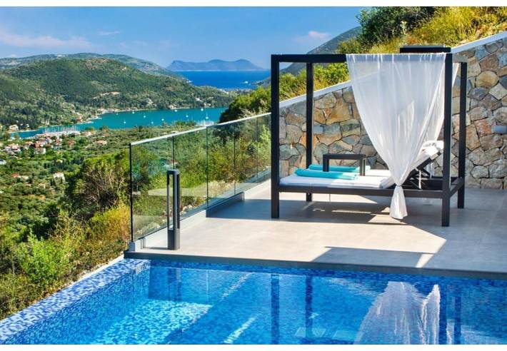 Villa "Desun Suites Green" with Private Pool, Sea View and Garden in Rachi, Greece