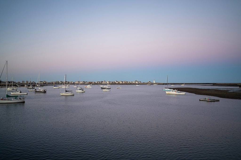 Stella Maris, 6 Schlafzimmer, 3 Bäder Haus an der Küste, Blick auf das Wasser, privater Zugang in Scituate, Massachusetts