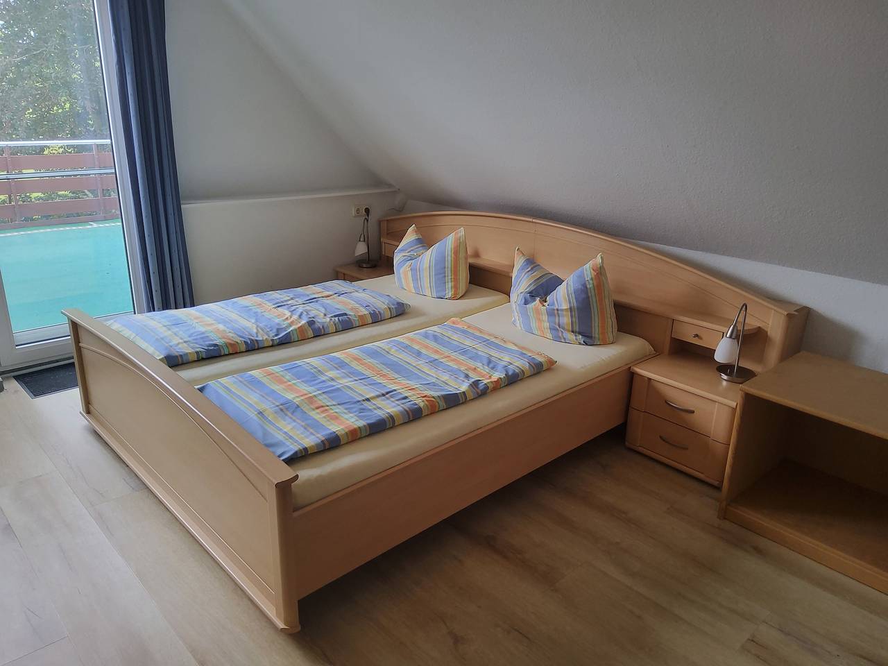 Zimmer 'Zum Elbblick – Doppelzimmer/Terrasse Nr. 5' mit Terrasse & Wlan in Otterndorf, Cuxland