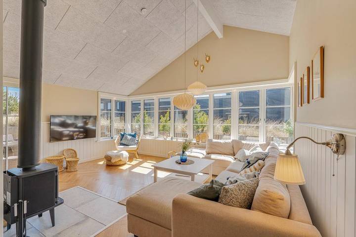 Unique 5-star activity holiday home – home cinema, outdoor sauna, outdoor hot tub in Blavand, Región de Varde