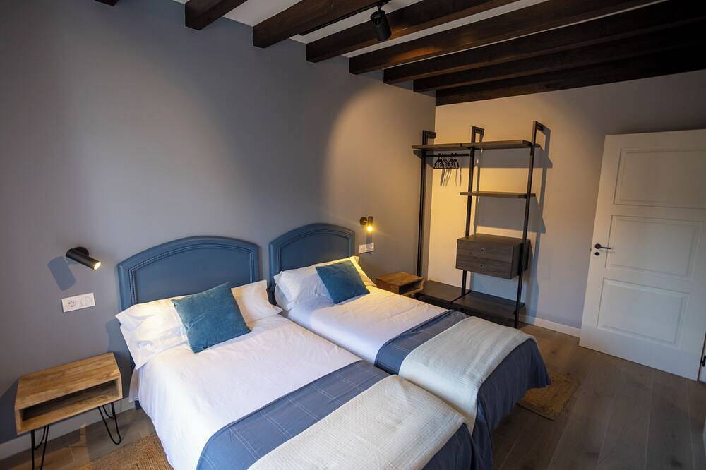 Lastra House in Oruña, Piélagos