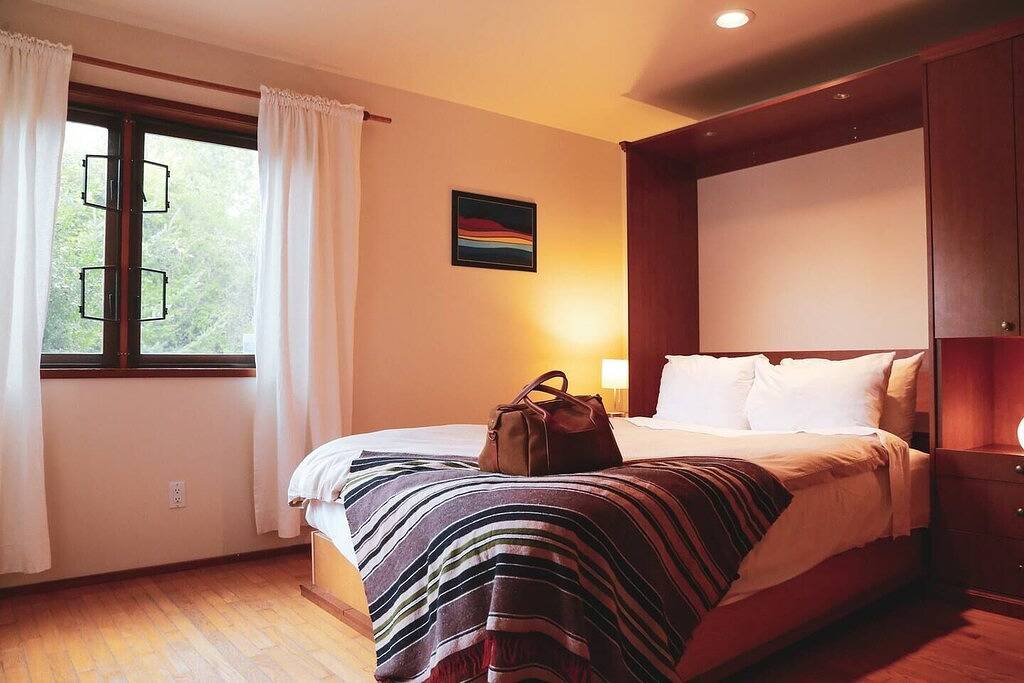 Pacific Retreat-Ocean Views, Tonquin, Hot Tub, Bbq in Tofino, Alberni-Clayoquot Regional District