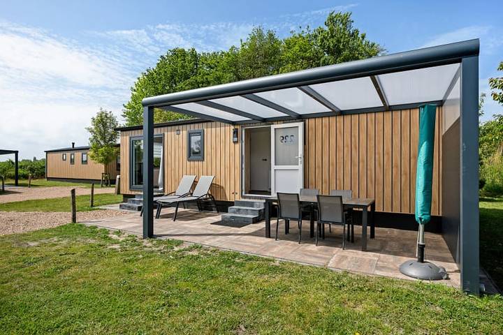 Chalet pour 4 personnes, avec terrasse ainsi que balcon/terrasse et vue sur le lac - 1