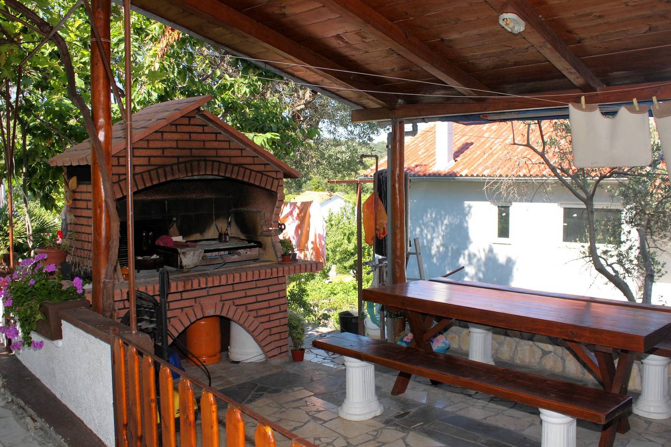Ganze Wohnung, 2-Zimmer-Ferienwohnung mit Terrasse und Meerblick Kampor, Rab A-5056-a in Kampor, Rab