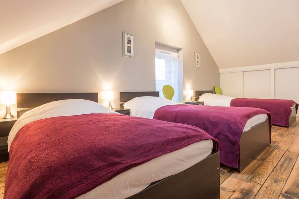 Moderne Ferienwohnung am See, kinderfreundlich mit großem Garten und Terrasse, nahe Nantes in Nort-sur-Erdre, Châteaubriant und Umgebung