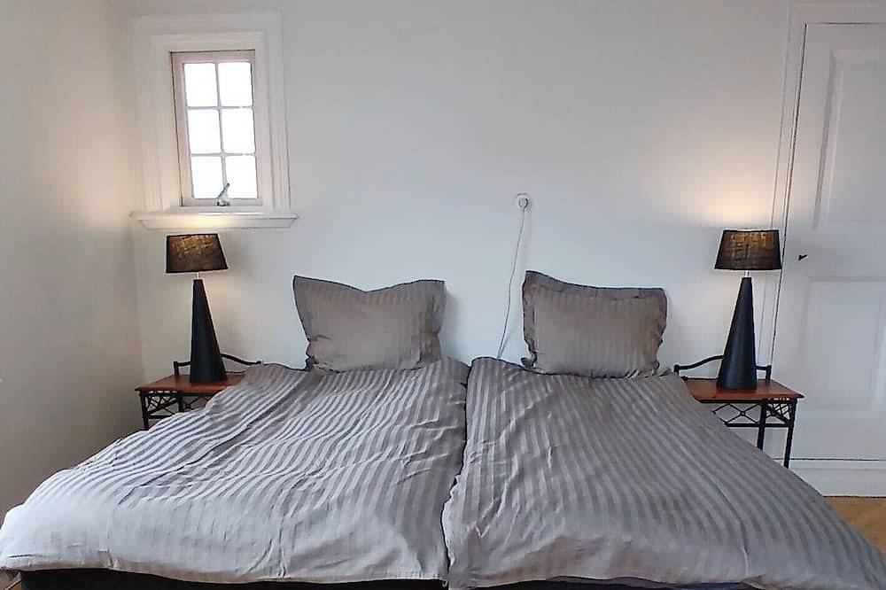 Smögen large rooms, on lovely Stenrös. in Smögen