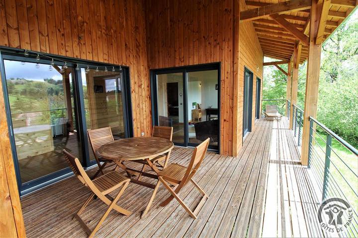 Gîte pour 4 personnes, avec jardin à Chambost-Longessaigne - 2