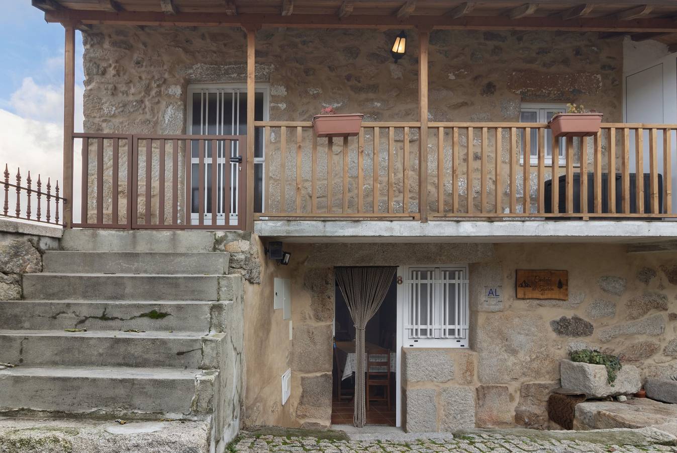 Chalet 'Cantinho De Tourem' with Mountain View, Private Terrace and Wi-Fi in Tourém, Gerês
