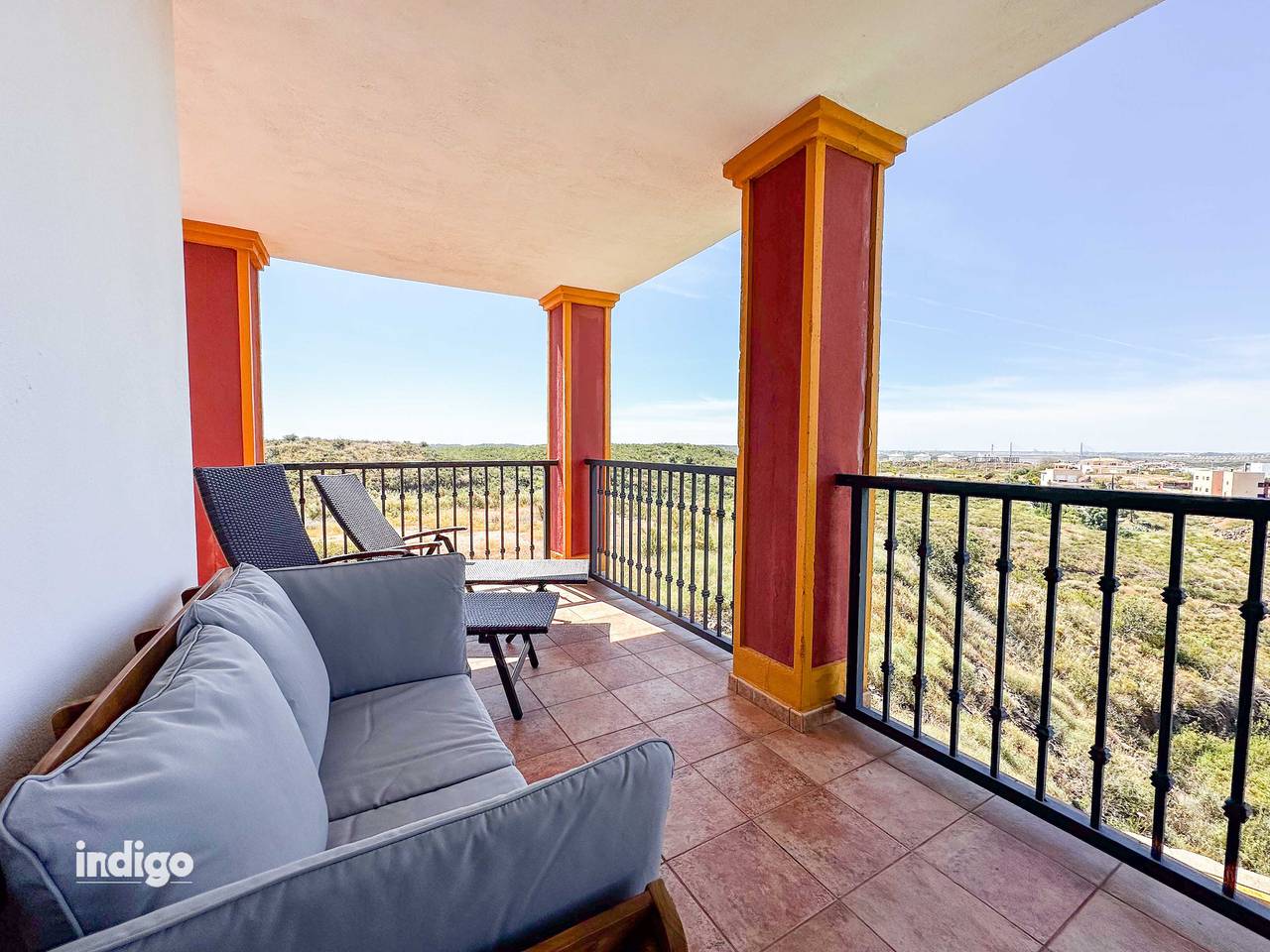 Apartamento inteiro, Apartamento de férias para 4 pessoas com varanda in Urbanizacion Costa Esuri, Ayamonte