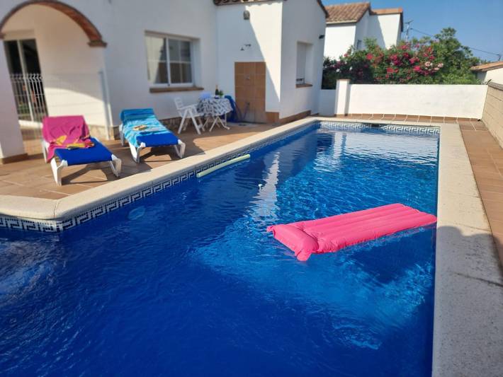 Maison de vacances pour 4 personnes, avec piscine et balcon/terrasse sur la Costa Brava