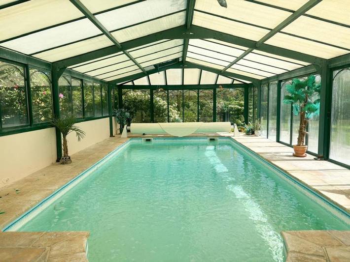 Gîte pour 10 personnes, avec jardin ainsi que vue et piscine dans Saint-Sulpice-sur-Risle