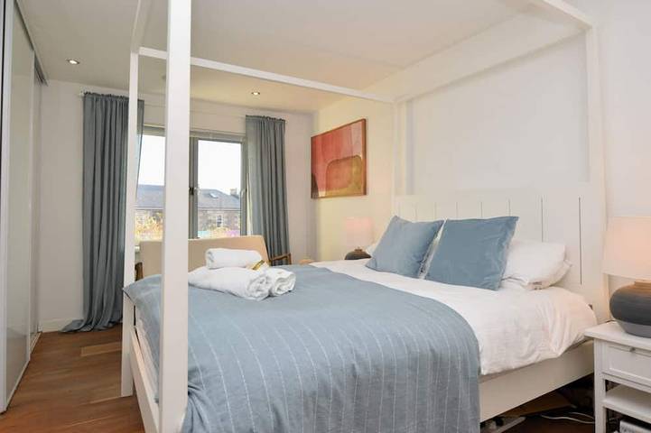 Old Fire Station - sleeps 6 guests  in 3 bedrooms in Tighnabruaich, Argyll & Bute