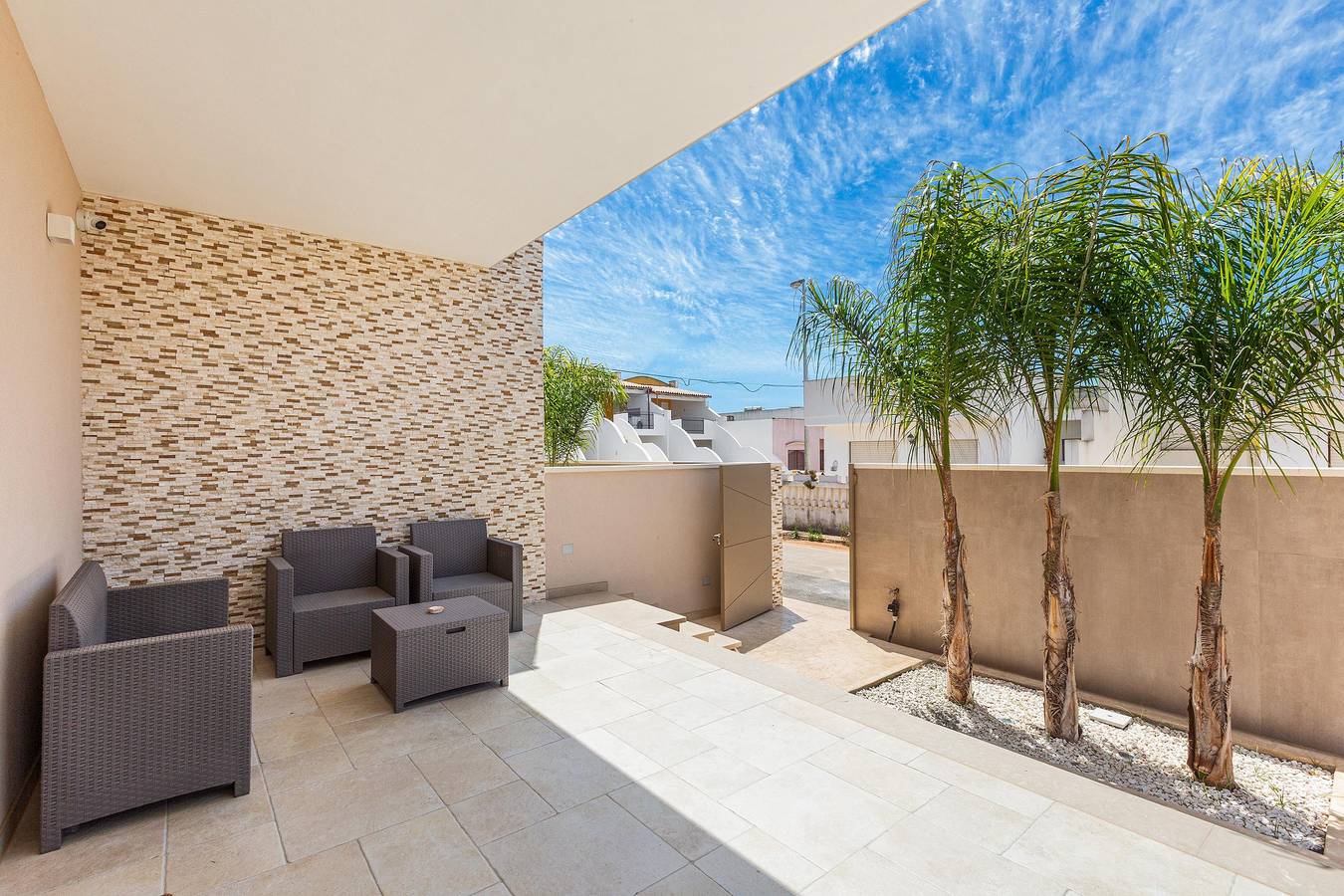 Raksha House by Barbarhouse in Torre Pali, Salve
