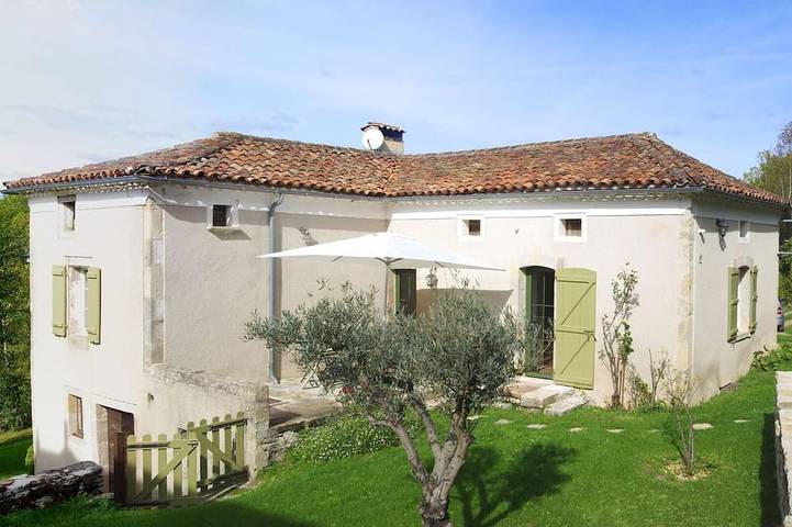 Location de vacances pour 2 personnes, avec jardin et piscine à Camburat