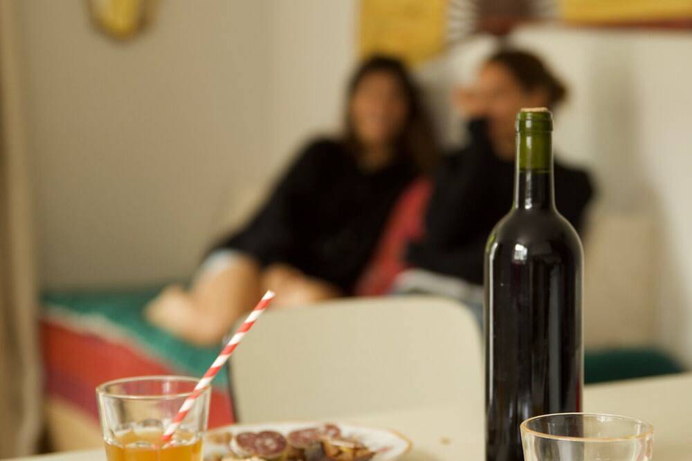 Small house in town center with large garden, quiet and comfortable, sleeps 2-4 in Sainte-Famille-en-Auge, Lisieux (Região)