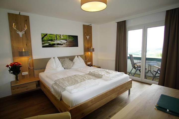 Hotel für 2 Personen, mit Balkon und Terrasse sowie Whirlpool und Garten in Straß im Attergau - 3