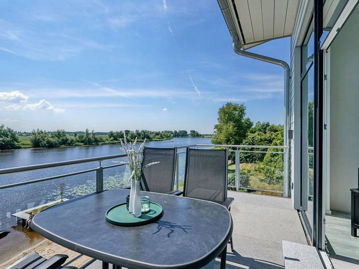 Ferienwohnung für 6 Personen, mit Balkon und Seeblick, kinderfreundlich in Tielen