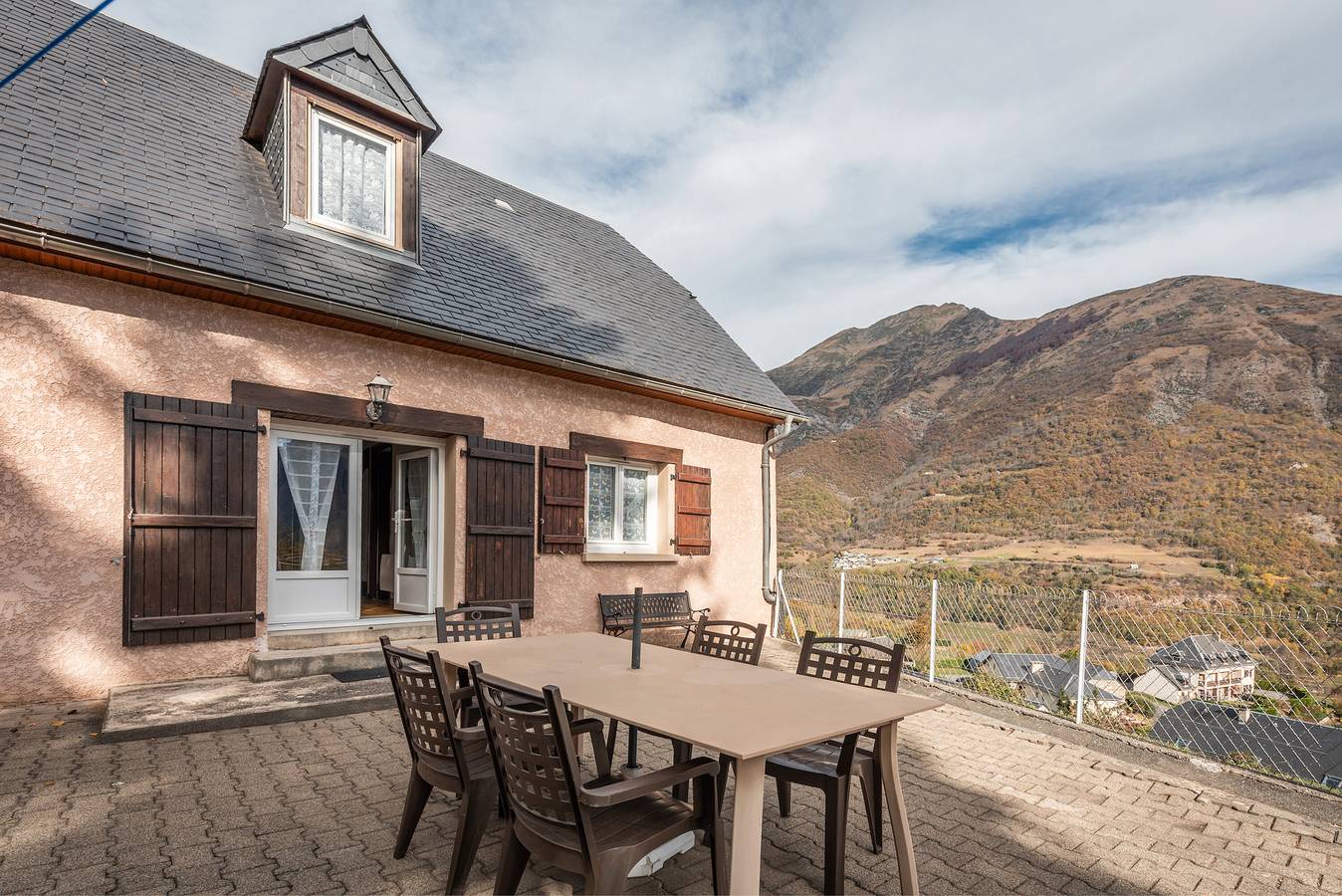 Ferienhaus 'Gary Loup' mit Bergblick, privater Terrasse und Wlan in Sazos, Nationalpark Pyrenäen