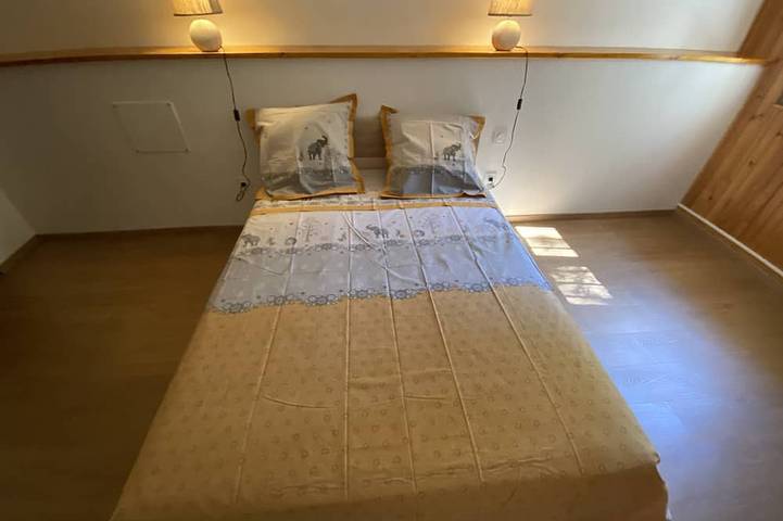 Location de vacances pour 9 personnes, avec terrasse et jardin à Puycelsi - 3