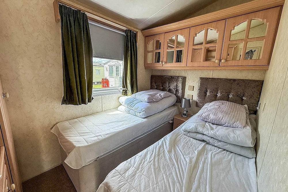 8 berth caravan with Wifi and decking in Lincs ref 78003P in Skegness, Lincolnshire