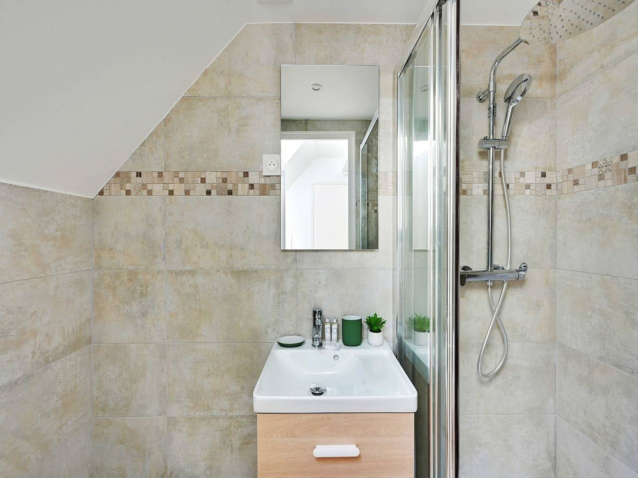 Entire apartment, Charming studio - 1Br/4P- Kremlin-Bicêtre in Le Kremlin-Bicêtre, Val-de-Marne