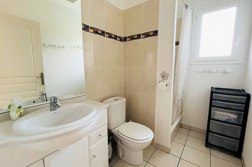 Entire apartment, Cozy 1Br Apt in Cambo-les-Bains with Pool, Terrace, Parking & Pet-Friendly in Cambo-les-Bains, Bayonne region