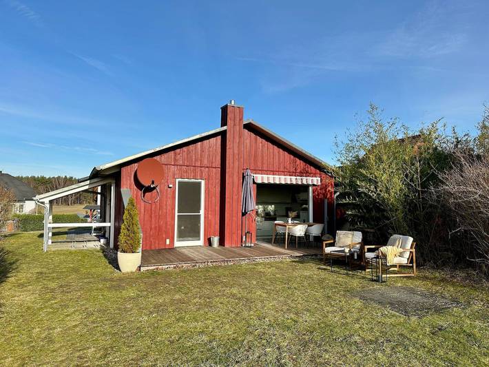 Ferienhaus für 4 Personen, mit Terrasse und Garten sowie Sauna in Neustrelitz