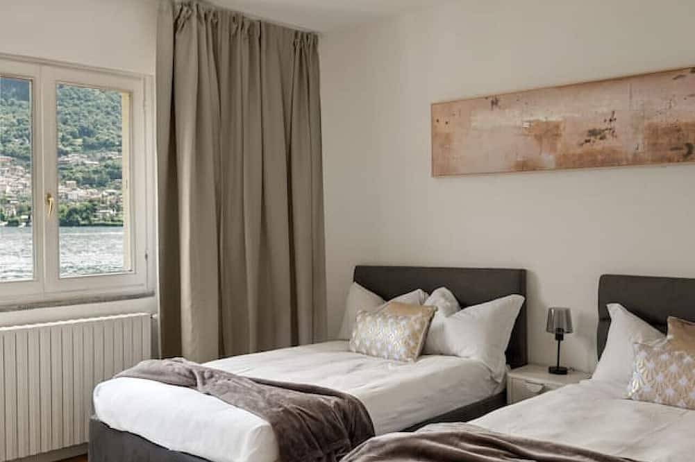 The Como Lakeview Townhouse in Carate Urio, Comosøen