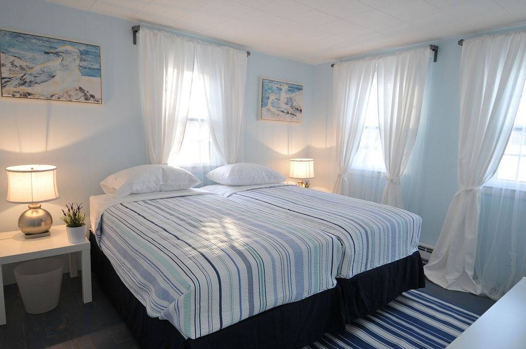 Cape-Code Waterfront Cottage in Dennis Port, Dennis