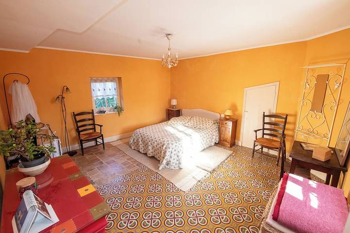 Gut ausgestattetes Haus mit Charakter und Garten in der Nähe des Stadtzentrums in Pézenas, Mittelmeerküste (Frankreich)