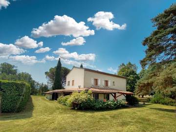 Gîte pour 10 personnes, avec terrasse ainsi que jardin et piscine à Lempaut