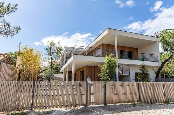 Location de vacances pour 9 personnes, avec Balcon et Jardin dans Hourtin Plage