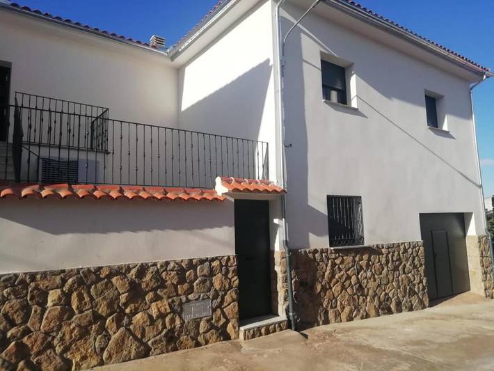 Casa de vacaciones para 8 personas, con piscina además de jacuzzi y terraza, Se admiten mascotas en Provincia de Cáceres - 2