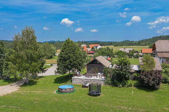 Chalet voor 5 personen, met balkon en zwembad, kindvriendelijk in Slovenië