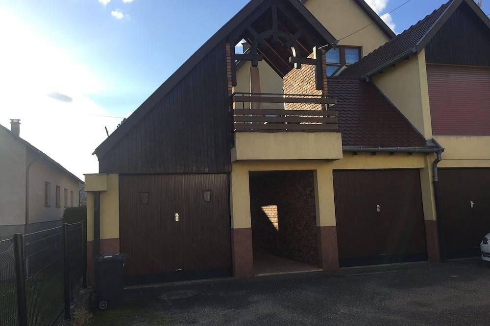 Grande chambre climatisée de 1 à 4 pers avec accès à la piscine collective in Wasselonne, Nord de l'Alsace