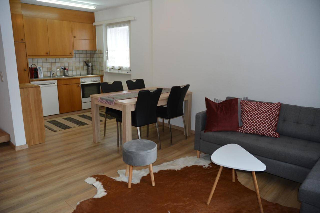 Ganze Wohnung, Apartment with Garden View in Randa, Walliser Alpen