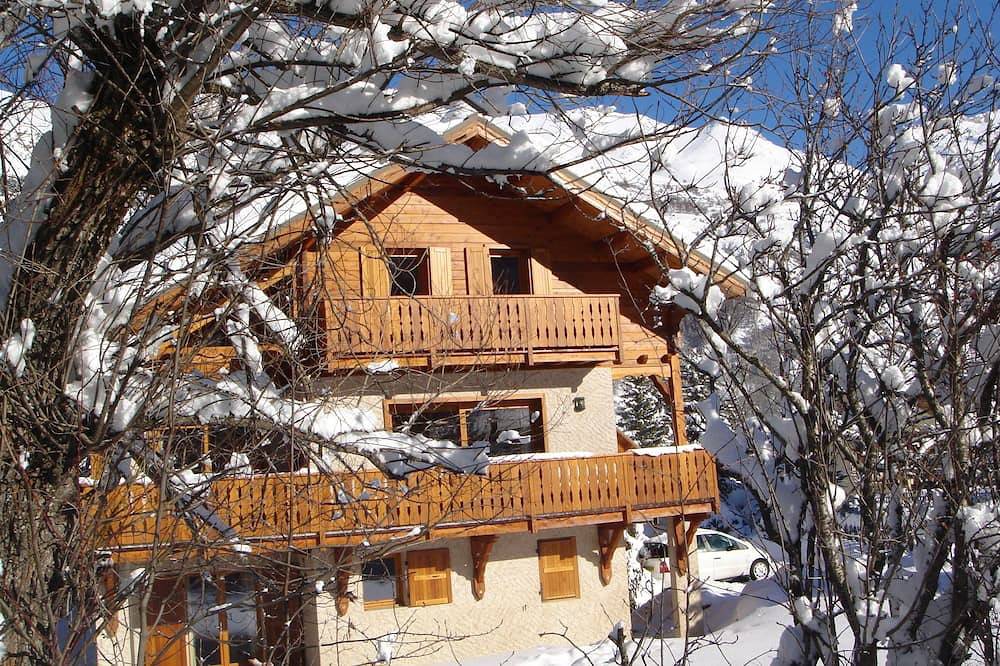 Garden-level chalet at the foot of the ski slopes in Le Monêtier-les-Bains, Serre Chevalier