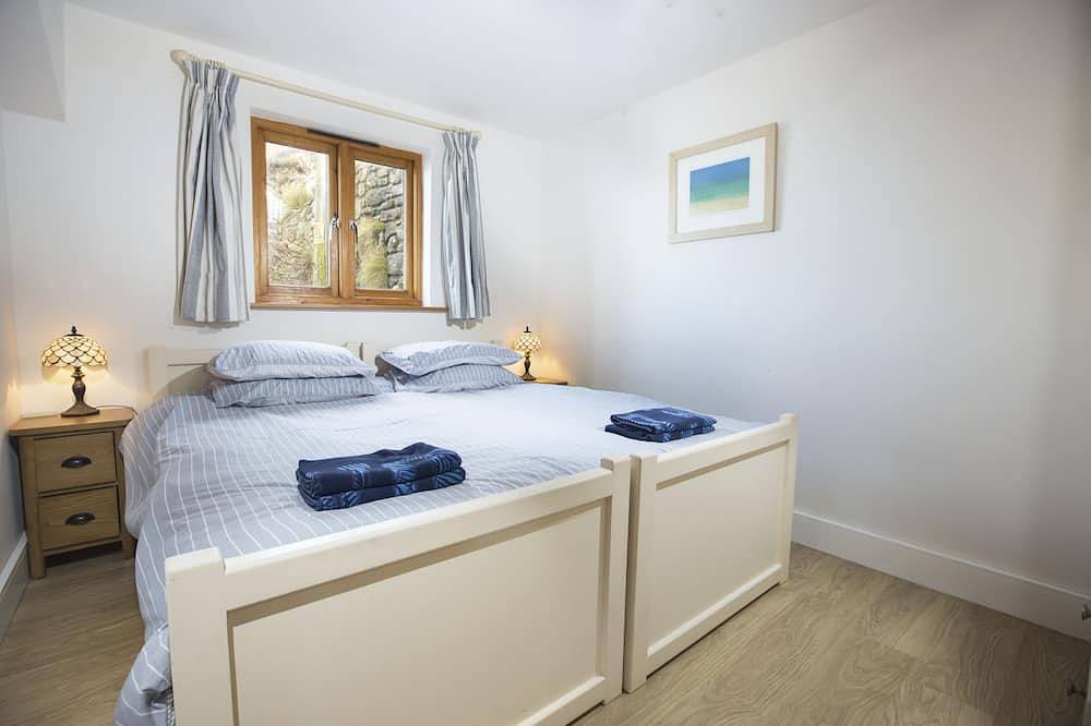 Stunning front line Beach House with incredible sea views, parking & garden in Portreath, Cornwall