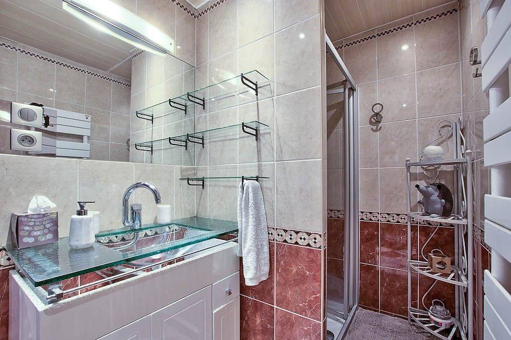 Entire apartment, “La Naturelle”: relaxing and exotic! Air conditioning and free/secure parking! in Villeurbanne, Rhône