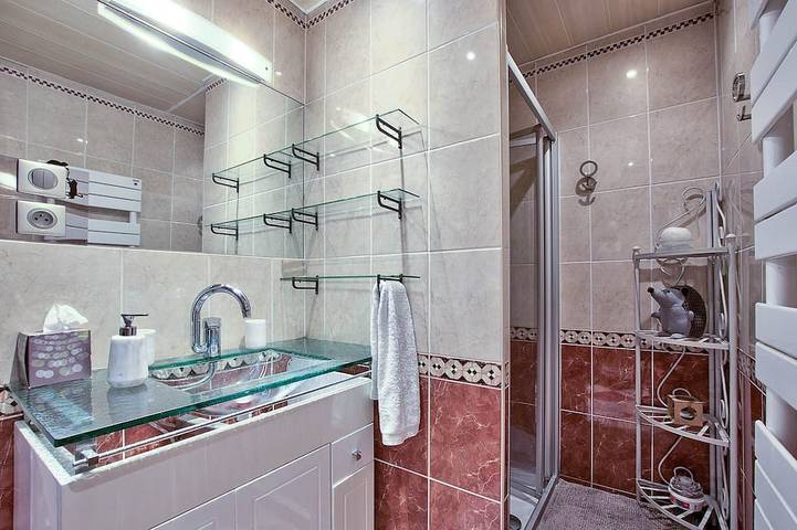 Entire apartment, “La Naturelle”: relaxing and exotic! Air conditioning and free/secure parking! in Villeurbanne, Lyon region