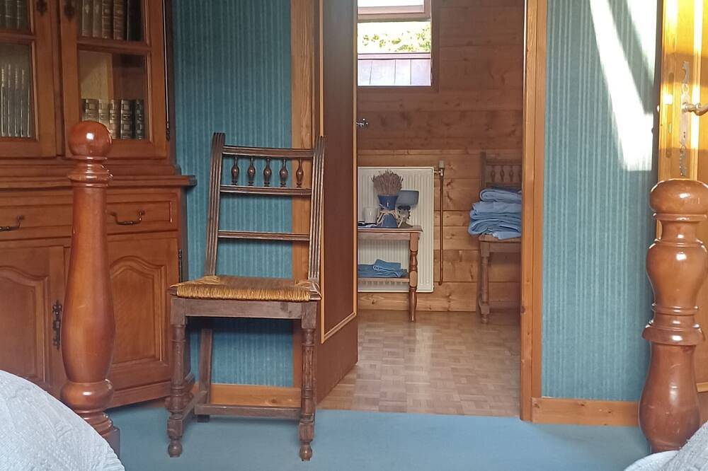 Chambre double lits jumeaux et salle d'eau privative in Saint-Usuge, Région de Louhans