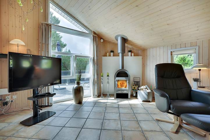 Nice home in Blåvand w/ Sauna, WiFi and 4 Bedrooms in Blavand, Varde
