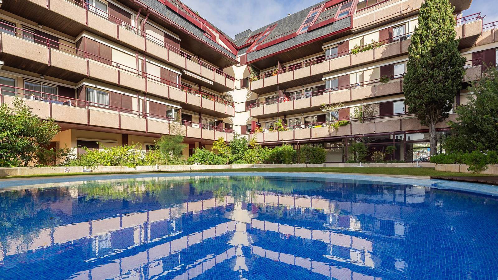 Ganze Wohnung, Estoril Upscale Apartment w/ Pool by Lovelystay in Cascais e Estoril, Costa de Lisboa