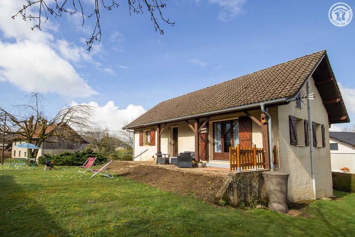 Gîte pour 4 personnes, avec jardin et terrasse à Attignat-Oncin