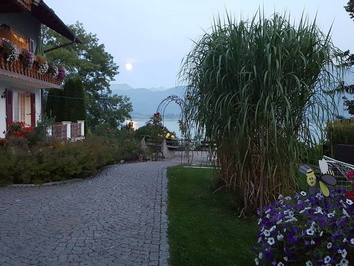 Ferienhaus für 4 Personen, mit Terrasse und Seeblick in Rieden