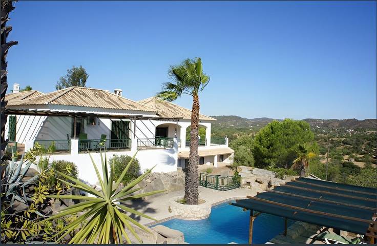 Location de vacances pour 8 personnes, avec piscine et terrasse dans Santa Catarina da Fonte do Bispo